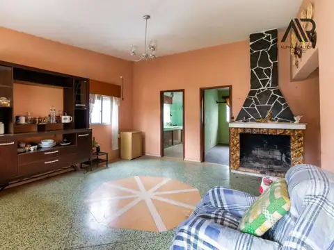 Casa en Venta con 2 cocheras