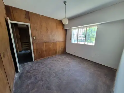 CASA DE 4 DORMITORIOS MÁS LOCAL COMERCIAL EN VENTA