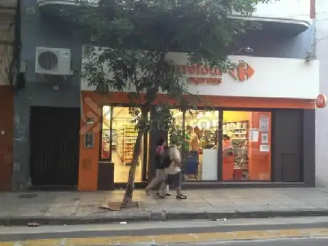 Venta Local Comercial en Monserrat / Centro con Renta