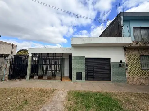 CASA 3 AMBIENTES + LOCAL COMERCIAL + GRAN PATIO
