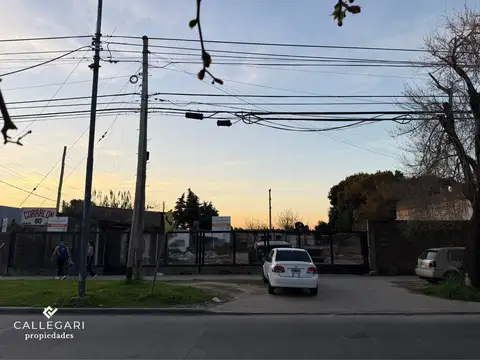 PREDIO 6 LOTES 1700 m2 con casa 3 ambientes | Av. 21, Berazategui