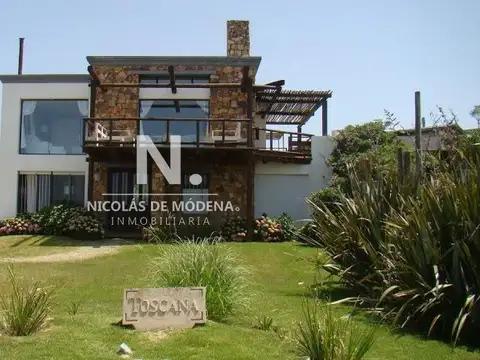 Vende casa de 4 dormitorios en Manantiales