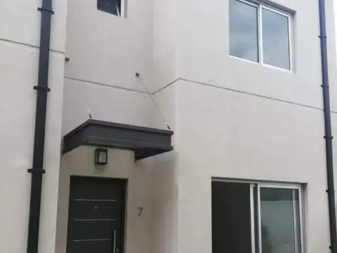 OPORTUNIDAD CASA TIPO PH MODERNO C/COCHERA ESCUCHA OFERTA