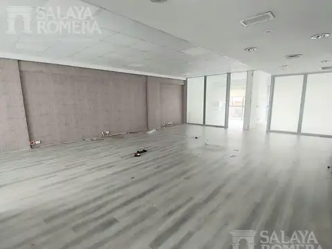 Oficina en Alquiler con 2 cocheras