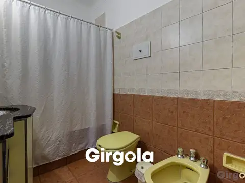 Casa 6 ambientes con 5 baños