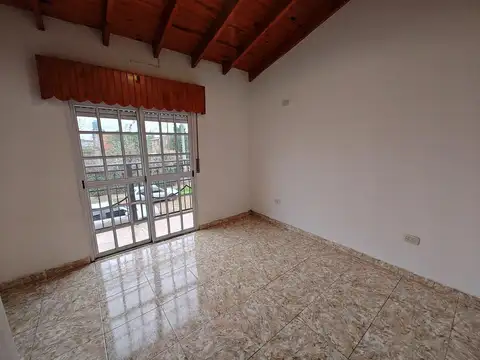 Casa en Alquiler con 1 cochera