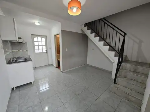 Casa en Alquiler en Gregorio de Laferrere, $ 800.000