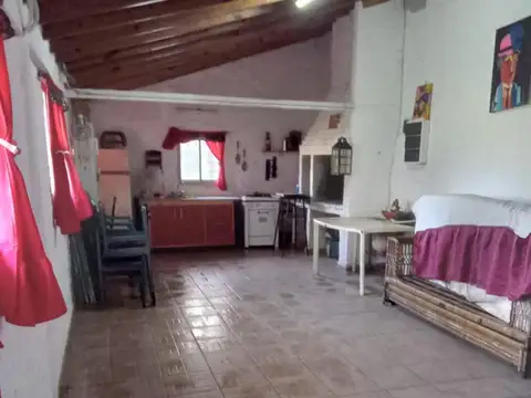 Casa 3 ambientes con 2 baños