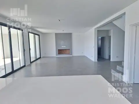 Casa 4 ambientes con 2 baños