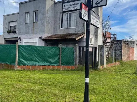 VENTA CASA CON POTENCIAL DE RENTA EN BENAVIDEZ
