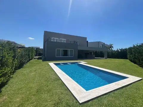 Casa Chalet  en Venta en Ayres Plaza, Pilar, G.B.A. Zona Norte