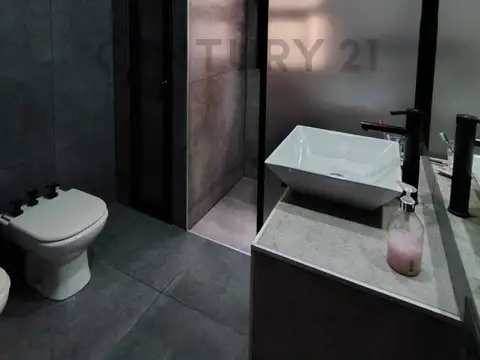 Santa Cruz 1500, Piso 0