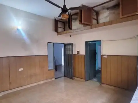 Casa 6 ambientes con 2 baños