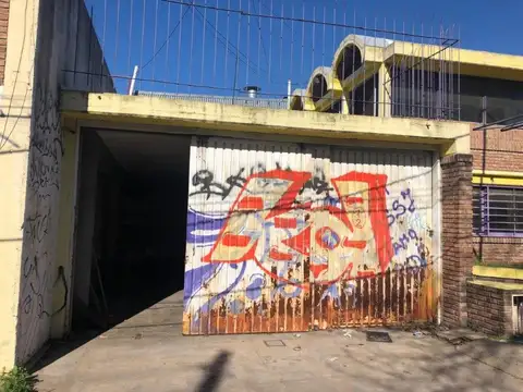 Local en esquina con dos sanitarios