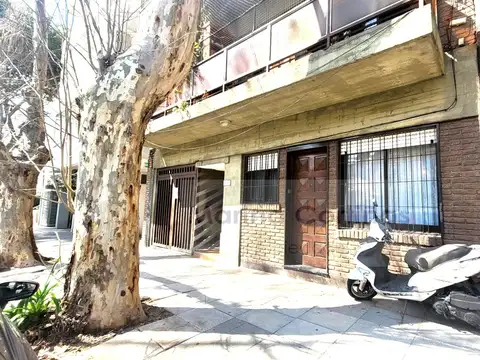 Venta PH en Planta Baja Al Frente con Entrada Independiente, Patio y Cochera