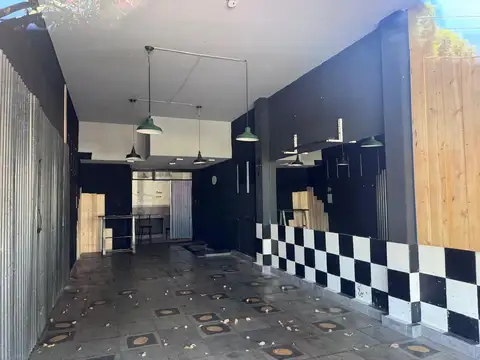 ALQUILER Local sobre Av Del Libertador 4 X 15 dos plantas MARTINEZ