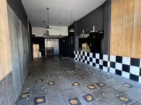 ALQUILER Local sobre Av Del Libertador 4 X 15 dos plantas MARTINEZ