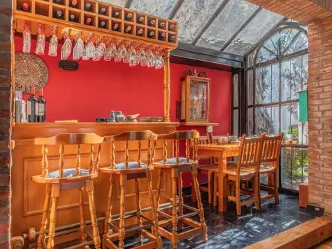 Casa 6 ambientes con 2 baños
