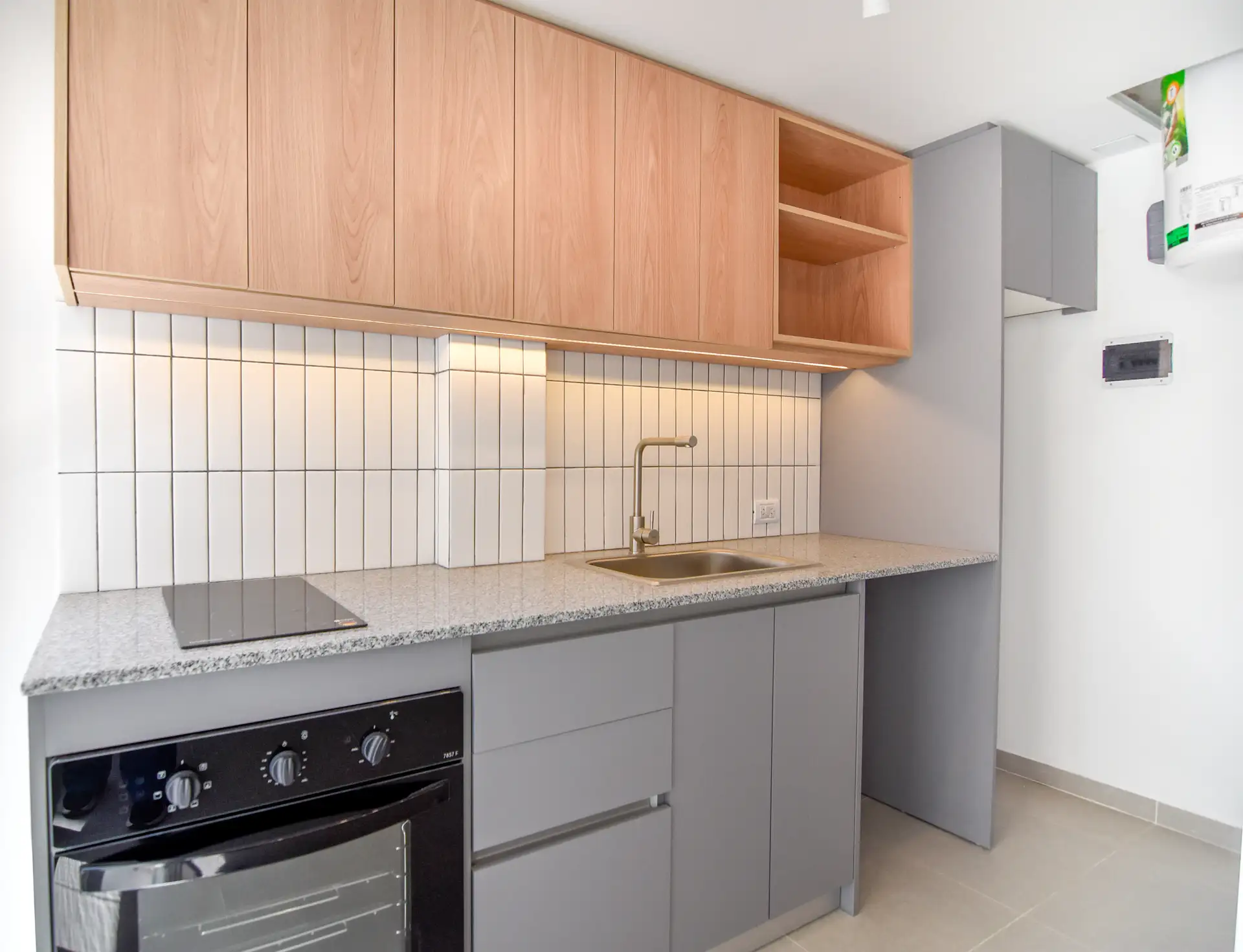 Monoambiente reciclado 27m², piso 11 último — a 100m de la playa (Plaza Colón)