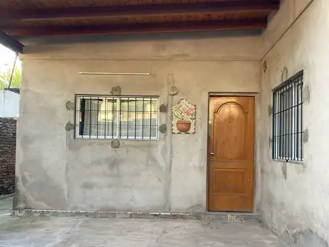 CASA EN VENTA / ARROYITO/GARCIA VELLOSO 757 BIS