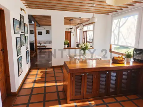 Casa en Alquiler con 1 cochera