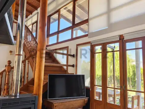 Casa en Alquiler con 1 cochera