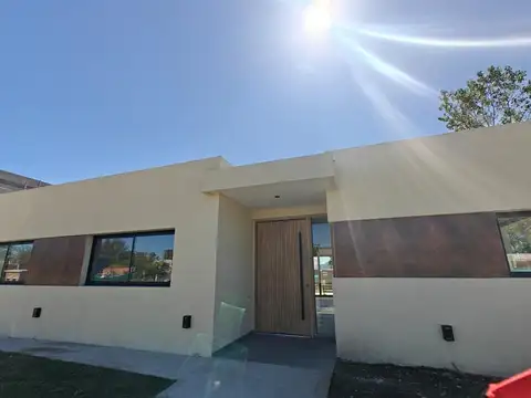 Casa en venta en Pilar del Este Santa Sofia