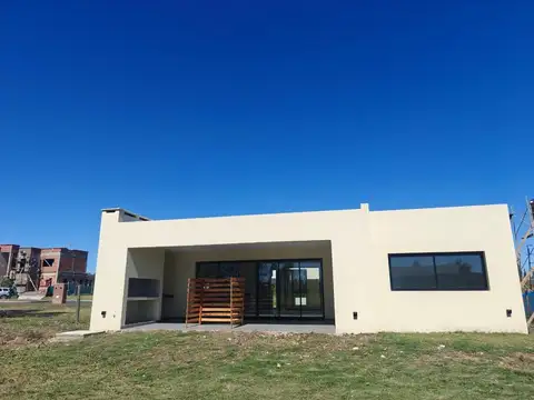 Casa 4 ambientes con 3 baños