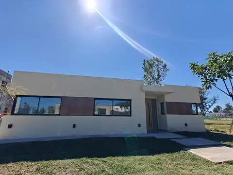 Casa en Venta en Pilar Del Este, USD 190.000