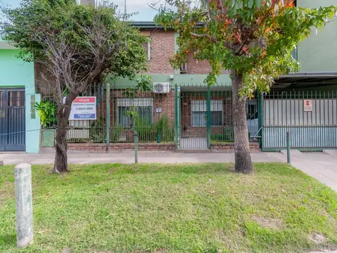 VENTA CASA DOS PLANTAS CON PARQUE MONTE GRANDE