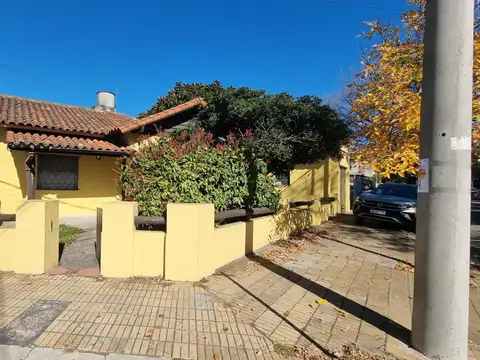 Casa 3 ambientes alquiler jardin cochera parrilla