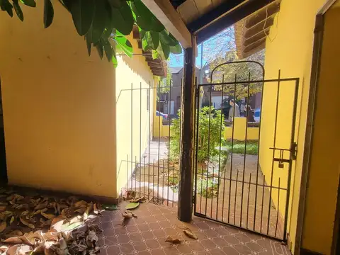 Casa en Alquiler con 1 cochera