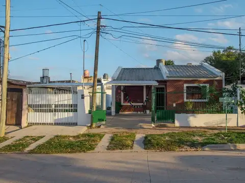 CASA  +  DEPTO de 2 dorm en Venta