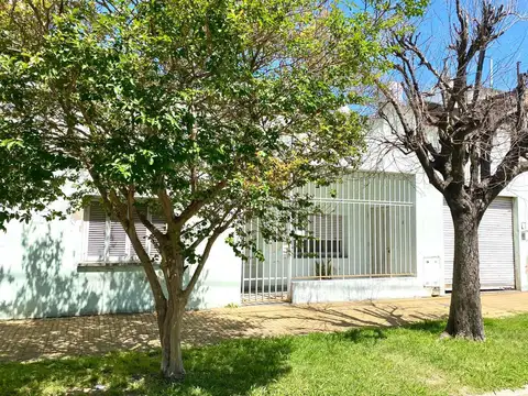 Venta - Casa Lote Propio - A Refaccionar - Caseros