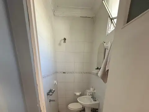 Casa 8 ambientes con 5 baños