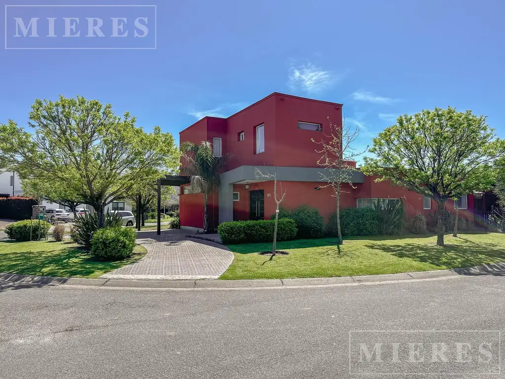 Casa - 200  m² Cubierta | 4 dormitorios | 12 años | 3 baños | 6 ambientes | Noreste