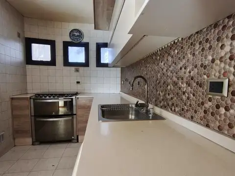 Casa 3 ambientes con 2 baños