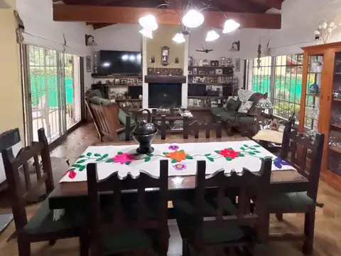 Casa en Venta con 3 cocheras