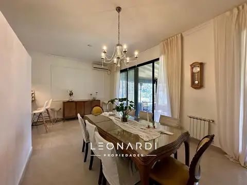 Casa en Venta con 4 cocheras