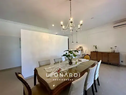 Casa 6 ambientes con 4 baños