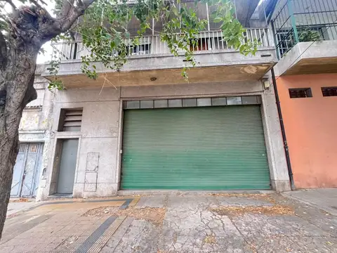 Propiedad en Venta con Local Comercial, Vivienda y Terraza en Parque Avellaneda | 305 m² Totales