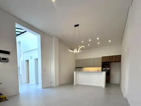 Casa 4 ambientes con 2 baños