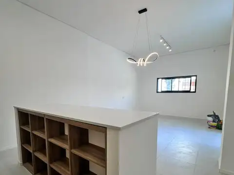 Casa 4 ambientes a estrenar en el corazon de V. Urquiza