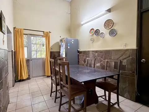 VENTA CASA 4 DORMITORIOS CON JARDIN BELLA VISTA