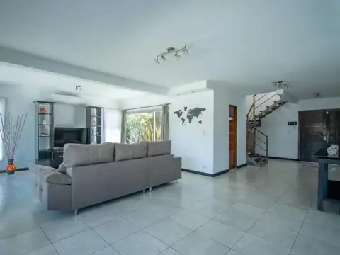 Casa en Alquiler Temporal en Puerto Roldan, USD 4.500