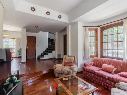 Venta Casa 5 Ambientes con quincho y cochera en Martin Coronado