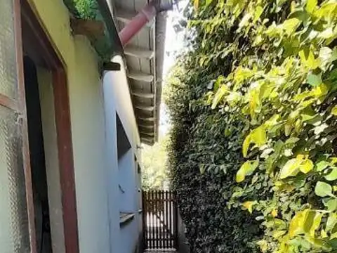 Casa en venta - 2 Dormitorios 1 Baño 1 Cochera -291 Mts2 - Villa Elisa, La Plata