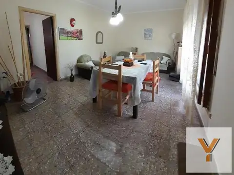 Casa en venta - 2 Dormitorios 1 Baño 1 Cochera -291 Mts2 - Villa Elisa, La Plata