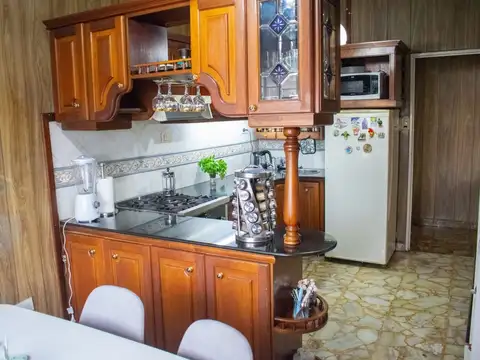 VENTA CASA DE 3 AMBIENTES MAS LOCAL