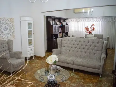 Casa en Venta en Villa Luzuriaga, USD 210.000